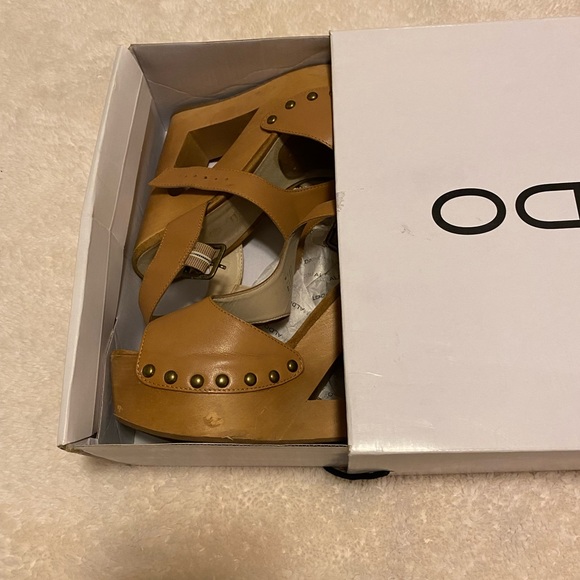 ALDO Women's Tan Baraby Cut Out T Bar Wedge Sandals - Picture 3 of 13